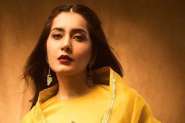 प्रभास व महेश बाबू के साथ काम करना चाहती हैं राशि खन्ना